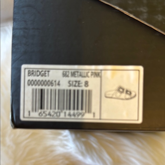 ShuShop Pink Sandals with Sunburst Embellishment - Picture 6 of 8